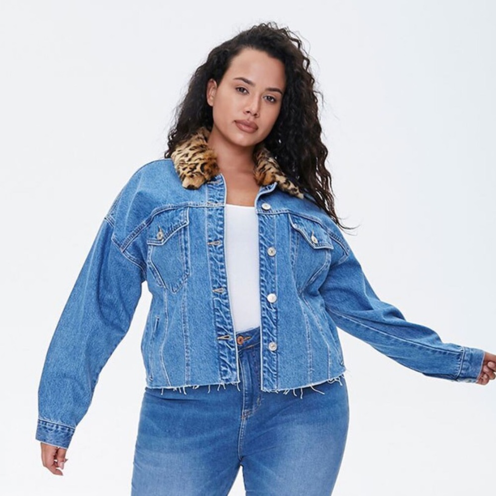 Jean jacket with leopard faux fur collar